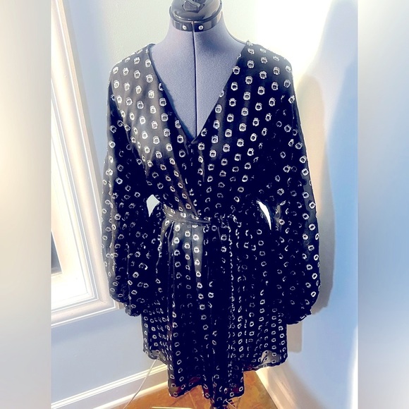a love’s a Sz L Black & Silver Clip Dot Pattern V-neck Obsidian Mini Dress NWT - Picture 1 of 16